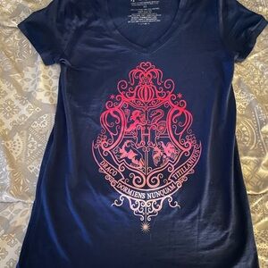Harry Potter T-Shirt Women’s V-Neck Hogwarts Crest Blue and Pink SIZE XS